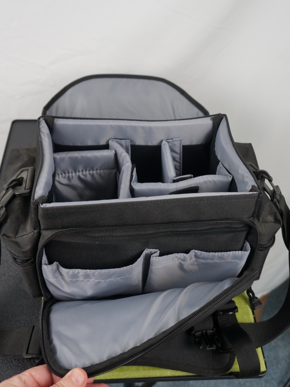 Canon Camera Bag for SLR/DSLR and Lenses - Picture 3 of 5